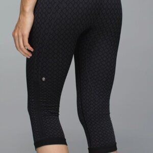 Lululemon In the Flow Crop II Gray and Black Size 8 Seamless